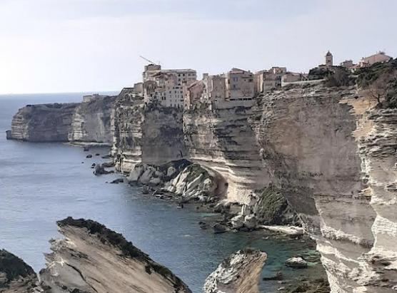 Un PLU chì pruibisce e residenze secundarie in Bunifaziu