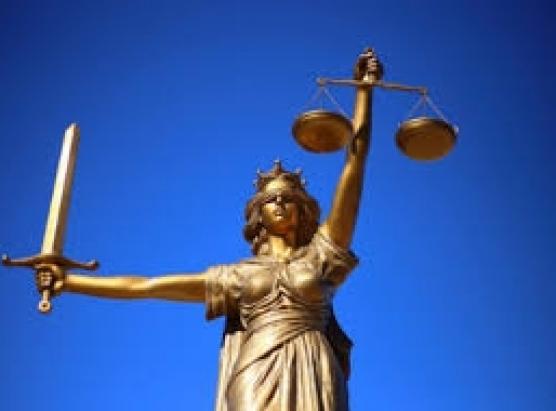 Cundannatu pè offesa è minaccia nant’à u so anzianu ghjudice d’istruzzione