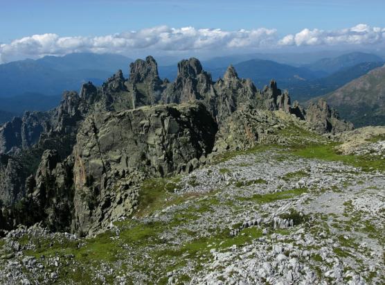 U massicciu di Bavella chjosu per risicu severu d’incendiu