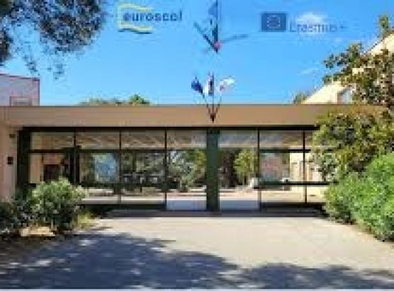 Addunita di prufessori purtivechjacci in sustegnu à l’insignante tomba di u Var 