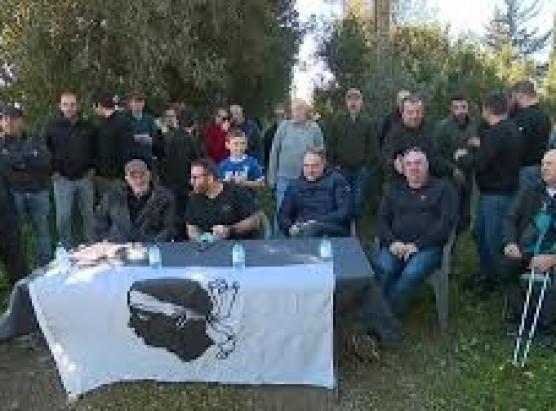 Addunita d’agricultori in Linguizzetta