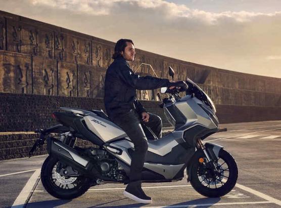 Cuntrolu tecnicu di e motto è scooter : a vitezza oramai cuntrullata