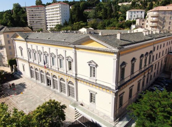 Un omu cundannatu à a prigiò per fallita è abusu di bè suciali