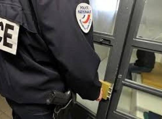 Un omu in guardia custodia in u quadru di l’affare Chloé Aldrovandi