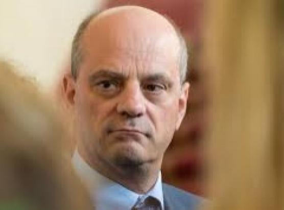 Pulemica nant’à u sistema di e scole immersive