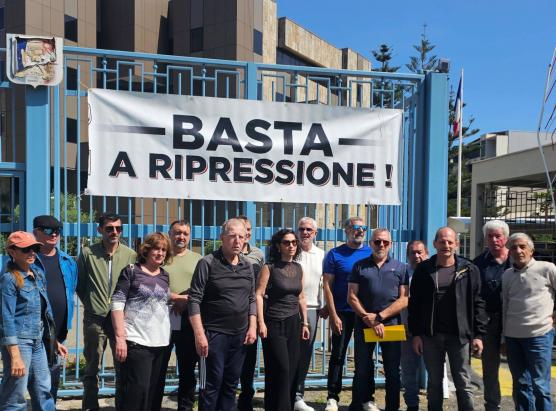 Aiutu paisanu è Core in Fronte dinunzianu a ripressione pulitica