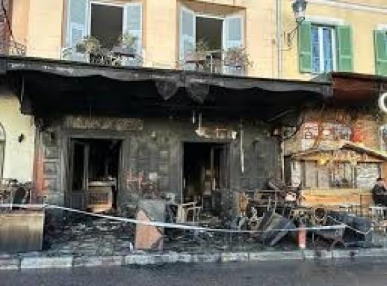Stabilimenti incendiati nant’à a piazza Santu Niculà in Bastia