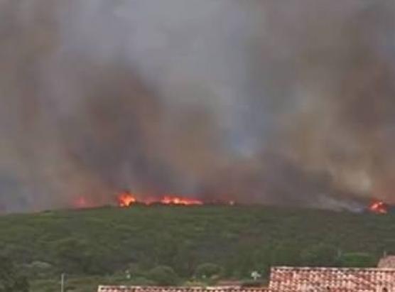 Case distrutte in l’incendiu in Calinzana