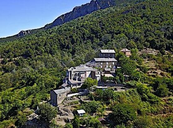 In Monte i parenti d’elevi anu bluccatu l’accessu à a scola
