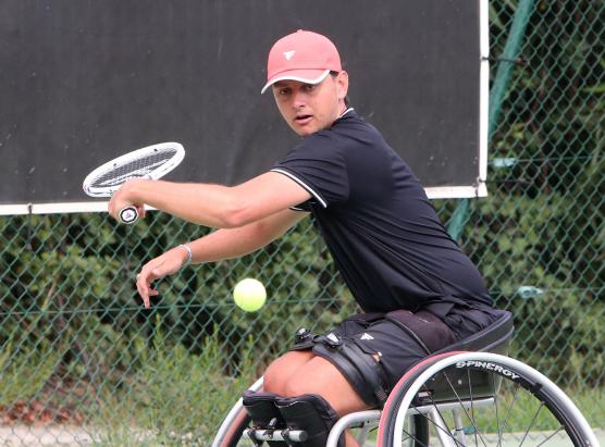 Clément Miranda in Oru à u turneu à fottogliu di u TC Costa Verde