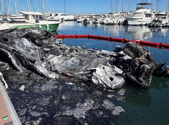 Quattru battelli distrutti da e fiamme in u portu di Sulinzara